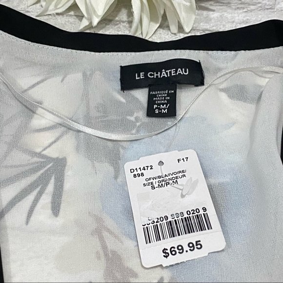 SOLD | NWT Le Chateau White & Blue Floral Kimono - Picture 10 of 12